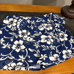 The Hawaiian original Hilo Hattie wrap skort. Size Medium EUC